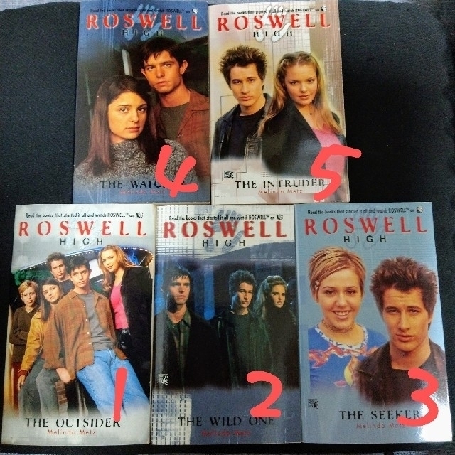 洋書『ROSWELL HIGH ☆海外ドラマ化 10巻セット エンタメ/ホビーの本(洋書)の商品写真