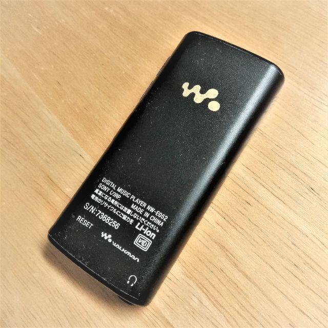 WALKMAN(ウォークマン)の🎶SONY ウォークマン NW-E052 スマホ/家電/カメラのオーディオ機器(ポータブルプレーヤー)の商品写真