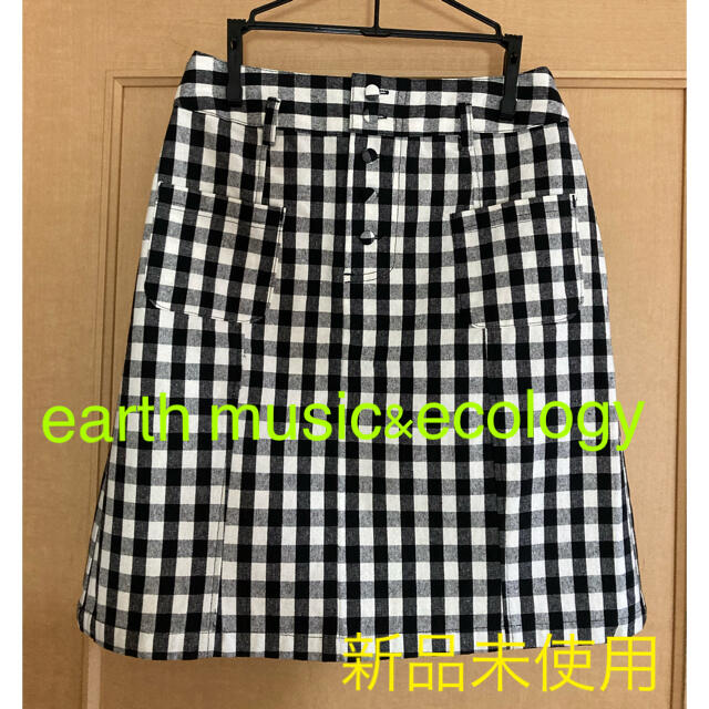 earth music & ecology(アースミュージックアンドエコロジー)のearth music&ecology  フロントボタン台形スカート レディースのスカート(ミニスカート)の商品写真