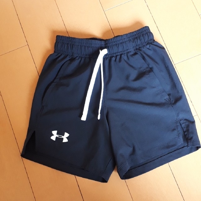 UNDER ARMOUR(アンダーアーマー)のはる様専用　アンダーアーマー　ハーフパンツ120センチ キッズ/ベビー/マタニティのキッズ服男の子用(90cm~)(パンツ/スパッツ)の商品写真