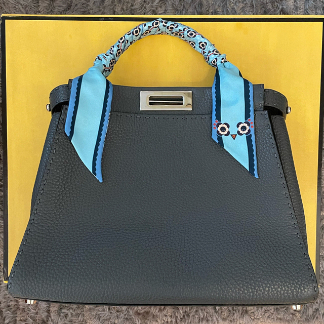 FENDI(フェンディ)のFENDI ピーカブー　レギュラー　セレリア　グレー　 レディースのバッグ(ハンドバッグ)の商品写真