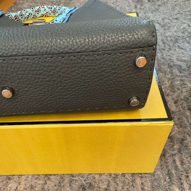 FENDI(フェンディ)のFENDI ピーカブー　レギュラー　セレリア　グレー　 レディースのバッグ(ハンドバッグ)の商品写真
