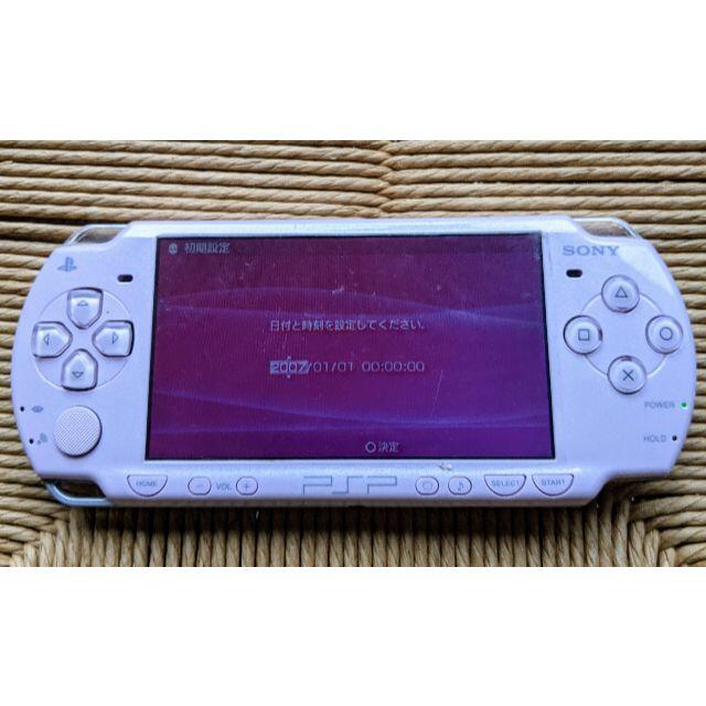 PlayStation Portable(プレイステーションポータブル)のPSP2000 ピンク エンタメ/ホビーのゲームソフト/ゲーム機本体(携帯用ゲーム機本体)の商品写真