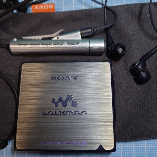 WALKMAN(ウォークマン)のSONY  MDウォークマン　MZ-E900  (ジャンク品) スマホ/家電/カメラのオーディオ機器(ポータブルプレーヤー)の商品写真