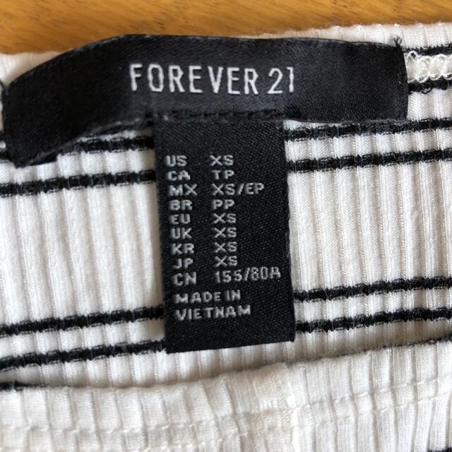 FOREVER 21(フォーエバートゥエンティーワン)のフォーエバー21 ショート丈　ストレッチ　Tシャツ レディースのトップス(Tシャツ(半袖/袖なし))の商品写真