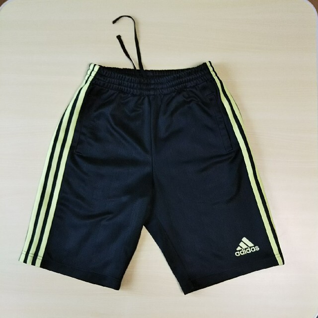 adidas(アディダス)の【140】adidas ハーフパンツ 短パン キッズ/ベビー/マタニティのキッズ服男の子用(90cm~)(パンツ/スパッツ)の商品写真