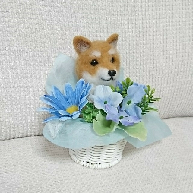 羊毛フェルト  柴犬  花かご入り