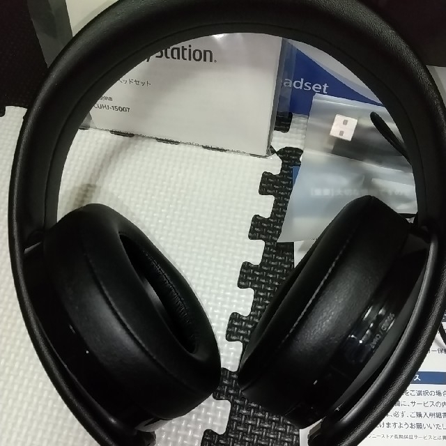 PlayStation4(プレイステーション4)のツナスキン様　SONY wireless surround headset  スマホ/家電/カメラのオーディオ機器(ヘッドフォン/イヤフォン)の商品写真