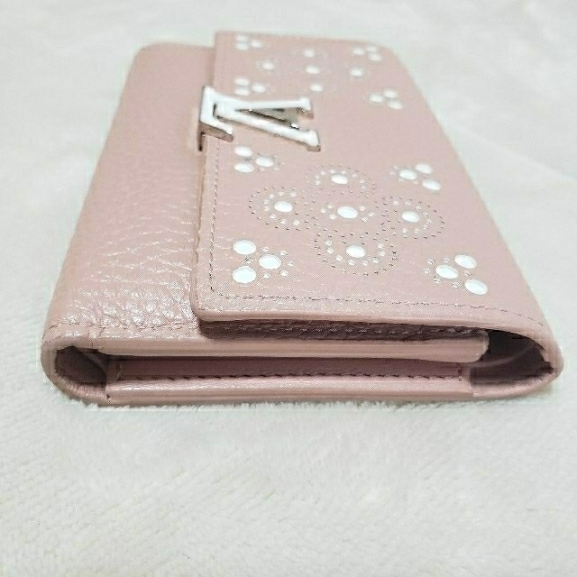 LOUIS VUITTON(ルイヴィトン)のルイヴィトンミニ財布カプシーヌ レディースのファッション小物(財布)の商品写真