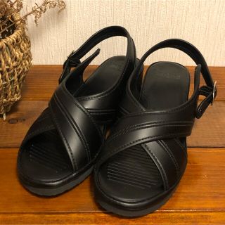ほぼ新品 ナースサンダル 黒　軽量(サンダル)