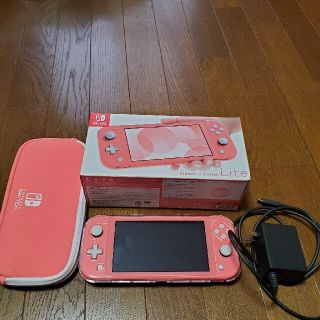 ニンテンドースイッチ(Nintendo Switch)のNINTENDO SWITCH LITE コーラル(家庭用ゲーム機本体)