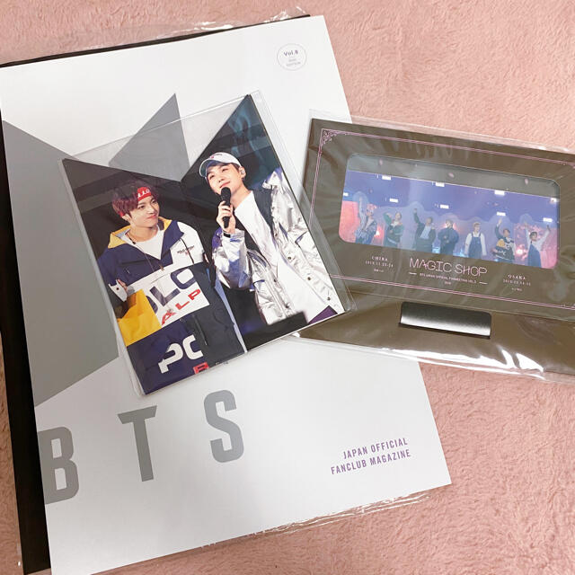 防弾少年団(BTS)(ボウダンショウネンダン)のBTS FC会報 & MAGIC SHOP 特典グッズ セット エンタメ/ホビーのタレントグッズ(アイドルグッズ)の商品写真