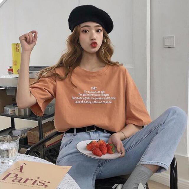 Tシャツ　半袖　文字　夏　韓国　おしゃれ　カラー レディースのトップス(Tシャツ(半袖/袖なし))の商品写真