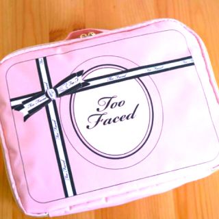 トゥフェイス(Too Faced)の◆Too Faced×MAQUIA HAPPY PINKポーチ💕お値下げ💕(ポーチ)