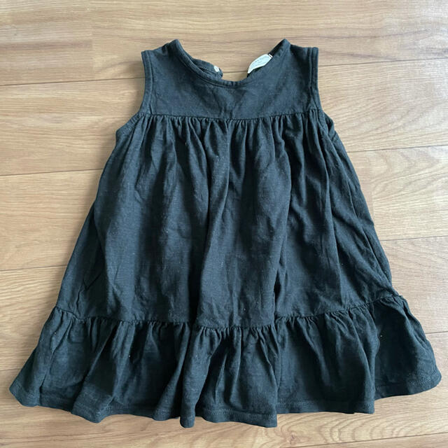 ワンモアインザファミリー　ノースリーブラッフルタンクトップ  ブラック　36m キッズ/ベビー/マタニティのキッズ服女の子用(90cm~)(Tシャツ/カットソー)の商品写真