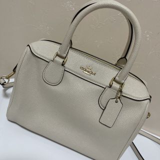 コーチ(COACH)のcoach ショルダーバッグ　ホワイト　チョーク(ショルダーバッグ)