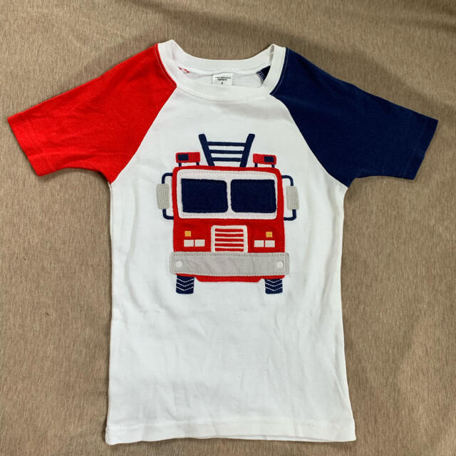 carter's(カーターズ)の消防車　Ｔシャツ　120cm相当 キッズ/ベビー/マタニティのキッズ服男の子用(90cm~)(Tシャツ/カットソー)の商品写真