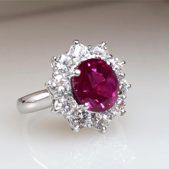 キラキラshop 大粒　ルビー　ほぼ4ct 豪華　ダイヤ　ギラギラ　リング　pt レディースのアクセサリー(リング(指輪))の商品写真