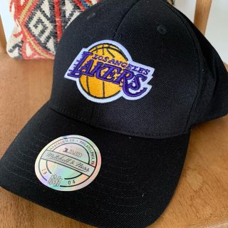 ミッチェルアンドネス(MITCHELL & NESS)のJan様　専用　ロサンゼルスレイカーズ キャップ Lakers 新品未使用(キャップ)