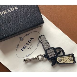 PRADA ピストル E2876Y キー ホルダー チャーム 超美品 希少‼️