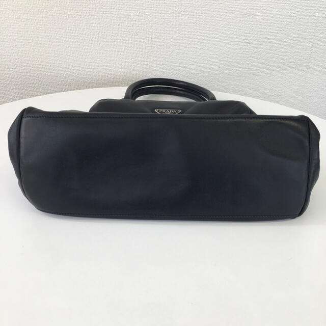 PRADA(プラダ)の☆希少品☆プラダPRADA ハンドバッグ ナッパ オールレザー 高級革 黒 レディースのバッグ(ハンドバッグ)の商品写真