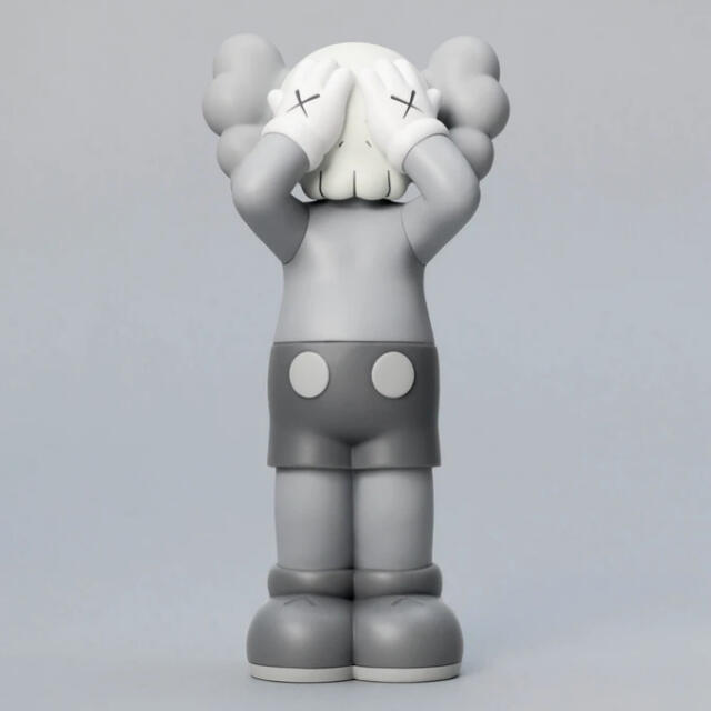 正規品！新品未開封 KAWS HOLIDAY UK Figure Grey  ハンドメイドのおもちゃ(フィギュア)の商品写真