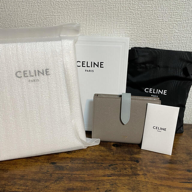 セリーヌ 新品 Celine ミディアム ストラップ 財布 ペブル／ミネラル