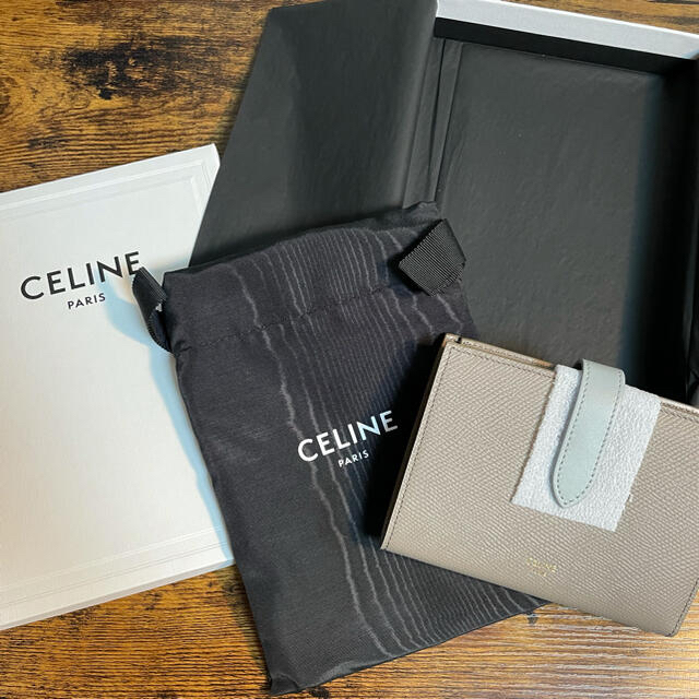 celine(セリーヌ)のセリーヌ 新品 Celine ミディアム ストラップ 財布 ペブル／ミネラル レディースのファッション小物(財布)の商品写真