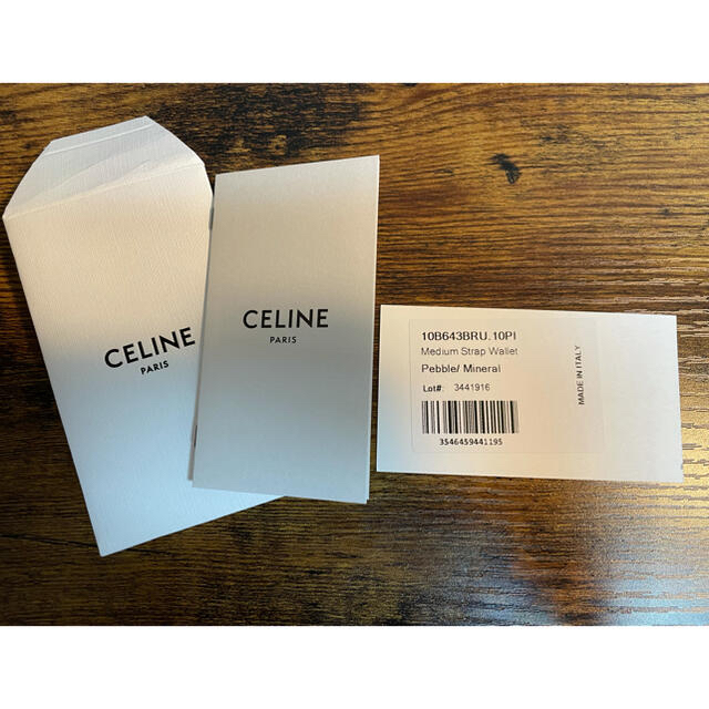 celine(セリーヌ)のセリーヌ 新品 Celine ミディアム ストラップ 財布 ペブル／ミネラル レディースのファッション小物(財布)の商品写真