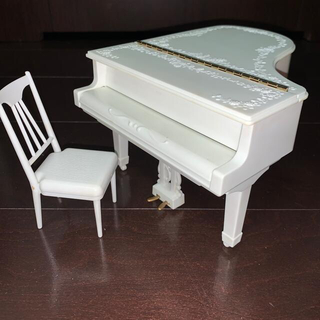 リカちゃん　白いピアノ　オルゴール　白い白い家具セット