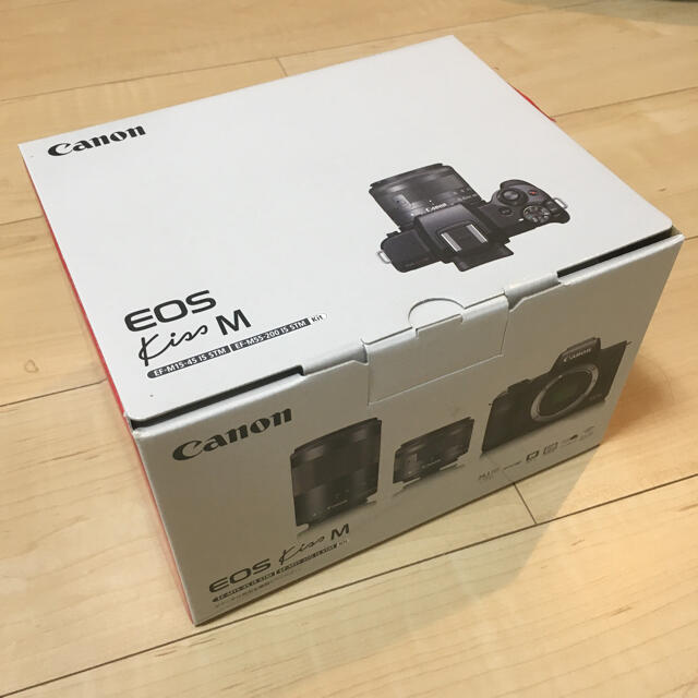 Canon(キヤノン)のCanon EOS Kiss M   ダブルズームキット ブラック  スマホ/家電/カメラのカメラ(ミラーレス一眼)の商品写真