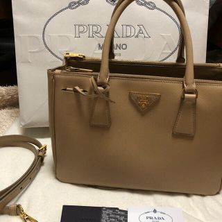 プラダ(PRADA)のプラダ　サフィアーノ　トートバッグ　ベージュ　(トートバッグ)