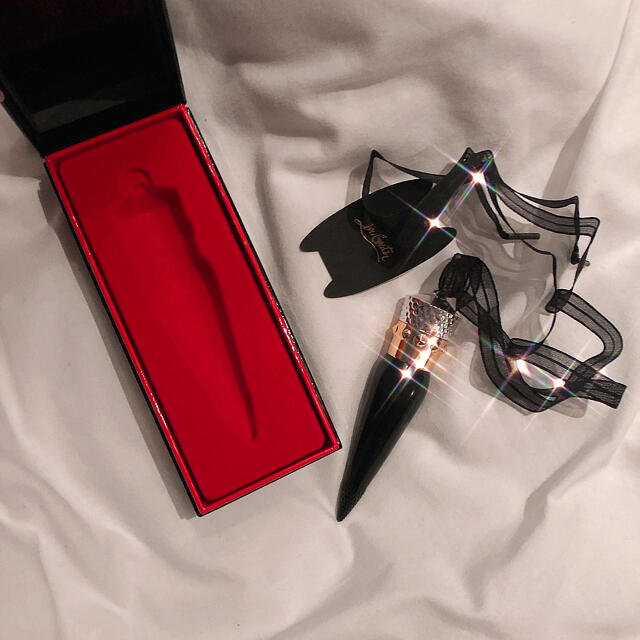 Christian Louboutin(クリスチャンルブタン)の【新品未使用品】ルブタン　リップカラー　ルージュ　ルブタン001 コスメ/美容のベースメイク/化粧品(口紅)の商品写真