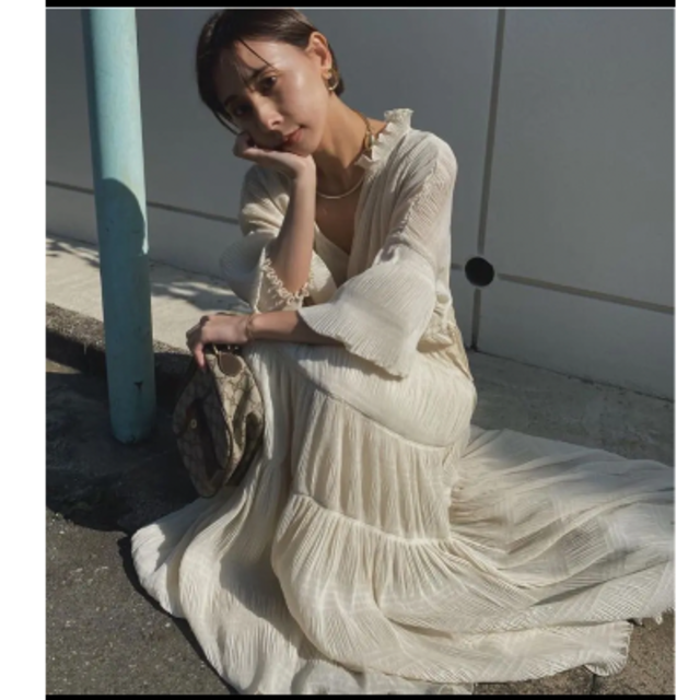 Ameri VINTAGE(アメリヴィンテージ)のSHIRRING PLEATS DRESS  S オフホワイト  レディースのワンピース(ロングワンピース/マキシワンピース)の商品写真