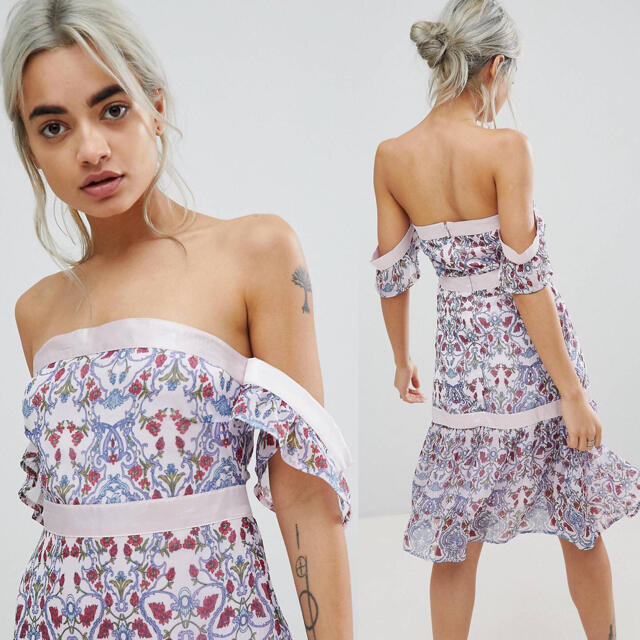 asos(エイソス)の日本未発売【XS】フラワー ペイズリー コールドショルダーワンピース レディースのワンピース(ひざ丈ワンピース)の商品写真