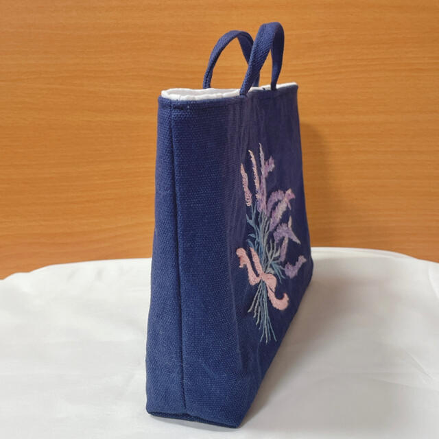 バッグインバッグ　ラベンダー　刺繍　ハンドメイド レディースのファッション小物(ポーチ)の商品写真