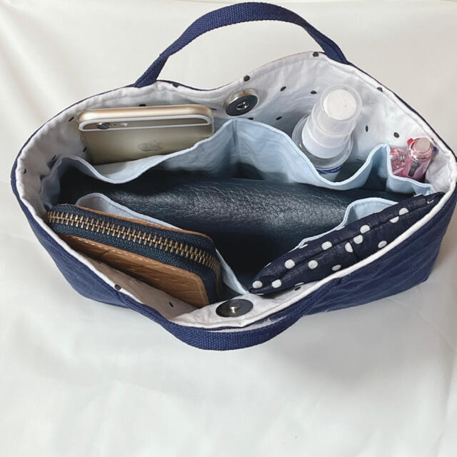 バッグインバッグ　ラベンダー　刺繍　ハンドメイド レディースのファッション小物(ポーチ)の商品写真