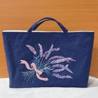 バッグインバッグ　ラベンダー　刺繍　ハンドメイド(ポーチ)