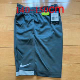 ナイキ(NIKE)の【新品】NIKE ナイキ　ショートパンツ　140-150cm(パンツ/スパッツ)