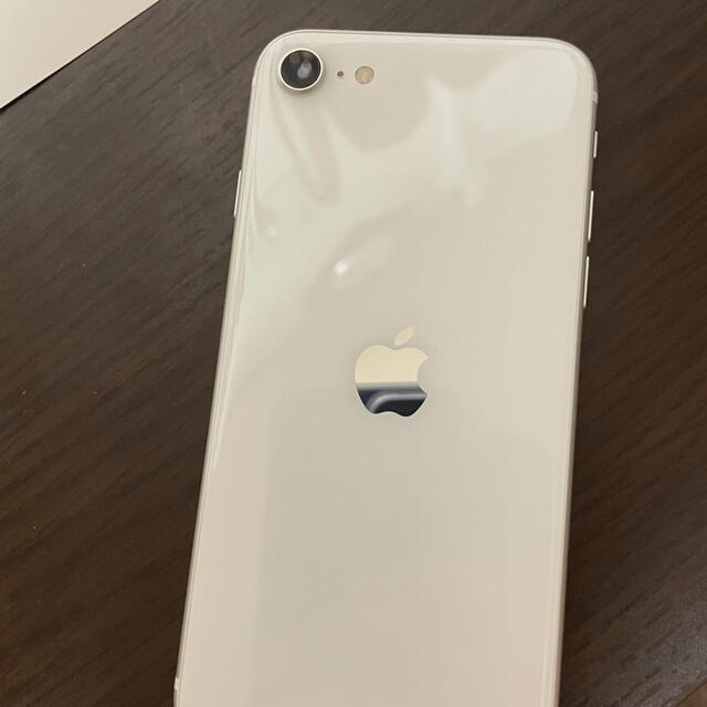 Apple(アップル)のiPhone SE2 スマホ/家電/カメラのスマートフォン/携帯電話(スマートフォン本体)の商品写真