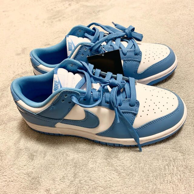 NIKE(ナイキ)の新品未使用 nike dunk low university blue ナイキ メンズの靴/シューズ(スニーカー)の商品写真