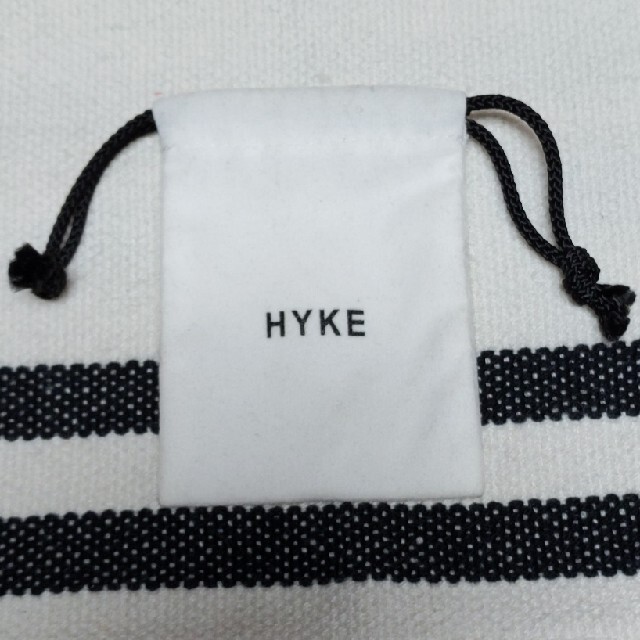 HYKE(ハイク)のHYKE ゴールドフープピアス レディースのアクセサリー(ピアス)の商品写真