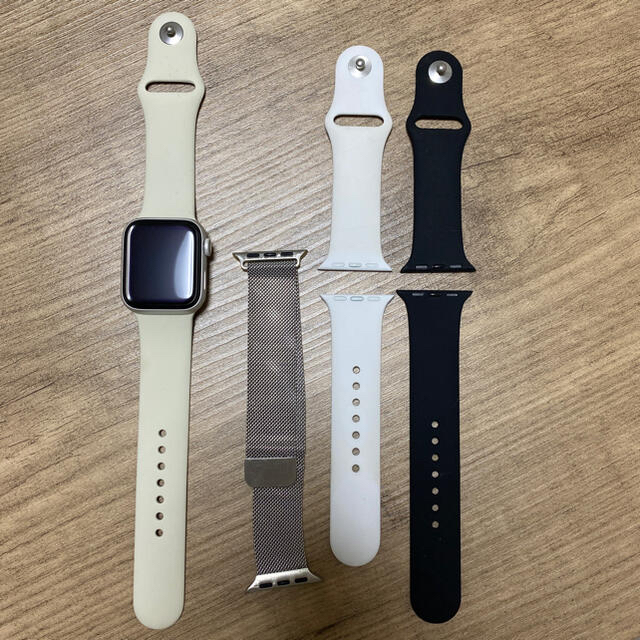 Apple Watch(アップルウォッチ)のApple w'atch Series4 40mm シルバー メンズの時計(腕時計(デジタル))の商品写真