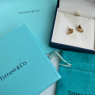 ティファニー(Tiffany & Co.)のティファニー　ラビングハートピアス　18k イエローゴールド(ピアス)
