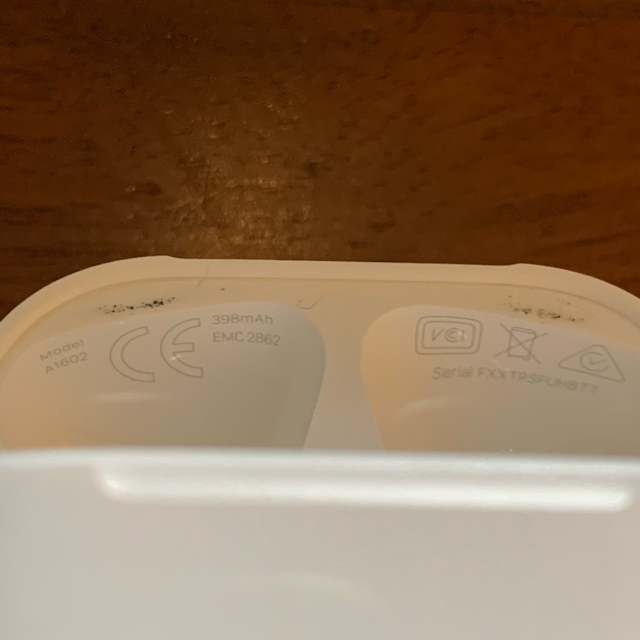 Apple(アップル)のApple AirPods 第一世代 エアポッズ 完動品 正規品 スマホ/家電/カメラのオーディオ機器(ヘッドフォン/イヤフォン)の商品写真