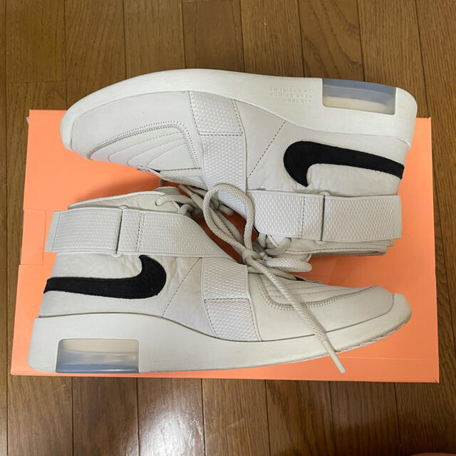 NIKE(ナイキ)のNIKE AIR FEAR OF GOD RAID LIGHT BONE メンズの靴/シューズ(スニーカー)の商品写真