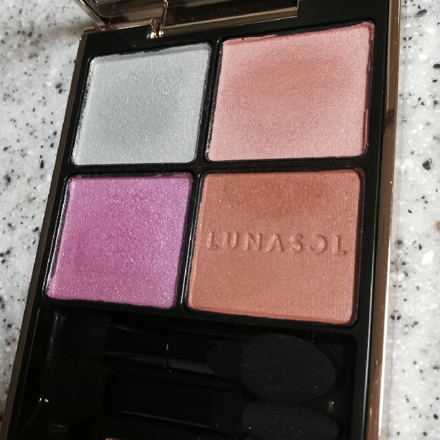 LUNASOL(ルナソル)のLUNASOL　ブリージーハーブ コスメ/美容のベースメイク/化粧品(アイシャドウ)の商品写真