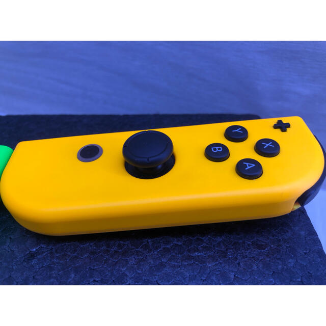 Nintendo Switch(ニンテンドースイッチ)のNintendo Switch Joy-Con グリーンとイエロー エンタメ/ホビーのゲームソフト/ゲーム機本体(その他)の商品写真