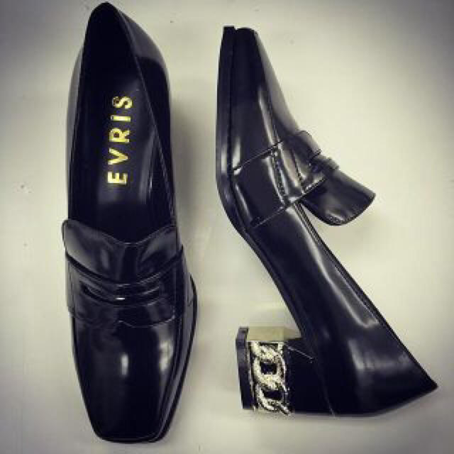 EVRIS(エヴリス)のEVRIS チェーンローファー 靴 レディースの靴/シューズ(ローファー/革靴)の商品写真