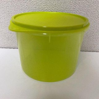 【新品未使用】Tupperware 容器（黄緑）送料無料(容器)